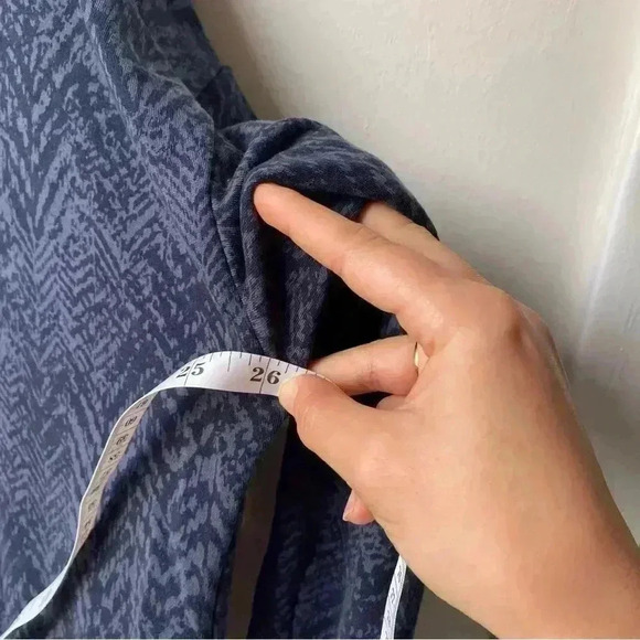 Athleta Printed Crewneck Sweatshirt - Women’s Medium, Navy Blue & Grayish - Picture 11 of 11